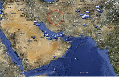 Hình màu xanh là tàu chiến, máy bay chiến đấu và căn cứ của quân Mỹ bao quanh Iran.