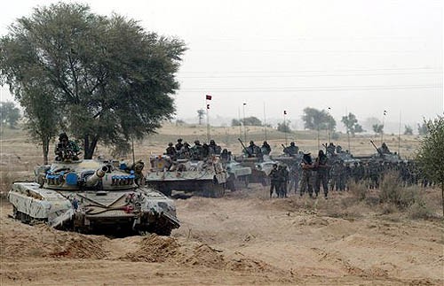 Xe tăng T-71 của Ấn Độ đã triển khai ở biên giới Trung-Ấn.