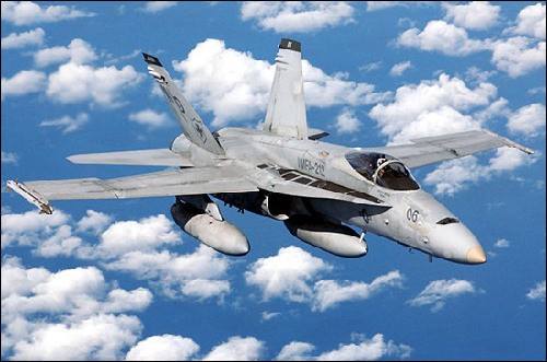 Máy bay chiến đấu F/A-18 Hornet, Mỹ.