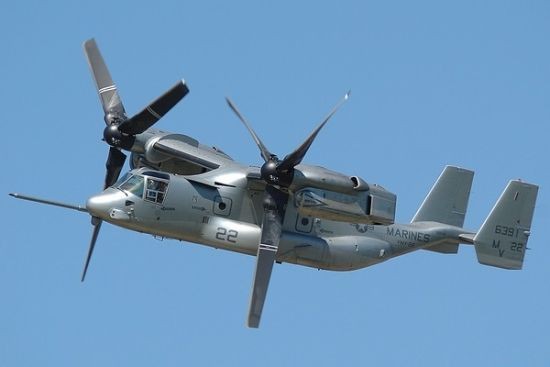 Máy bay vận tải MV-22 Osprey cất/hạ cánh thẳng đứng của Lính thủy đánh bộ Mỹ.