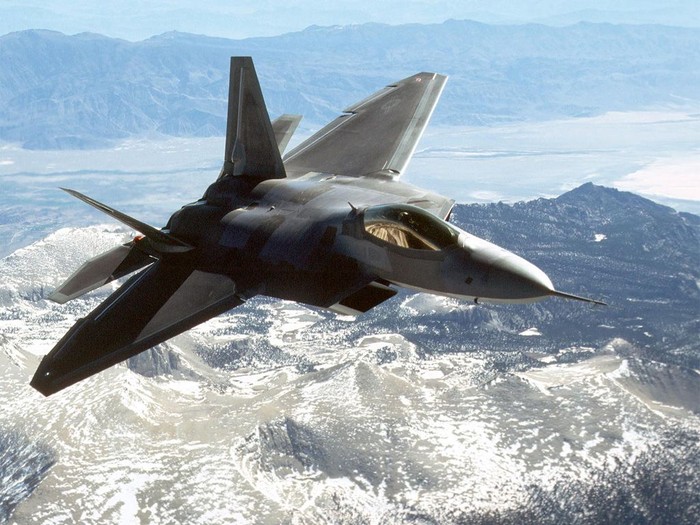 Máy bay chiến đấu tàng hình F-22 của Mỹ, loại máy bay chiến đấu tàng hình duy nhất hiện nay trên thế giới đã trang bị cho quân đội.