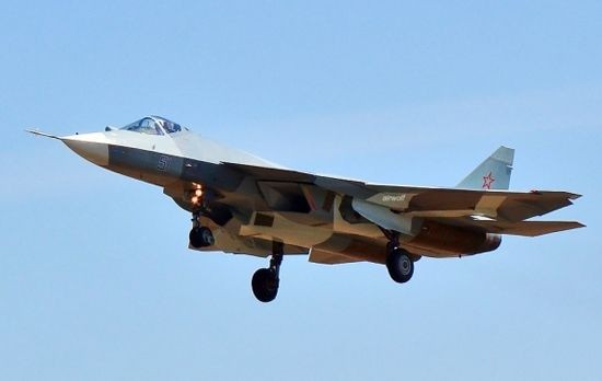 Ấn Độ nghiên cứu phát triển máy bay chiến đấu tàng hình dựa trên nền tảng máy bay T-50 của Nga.