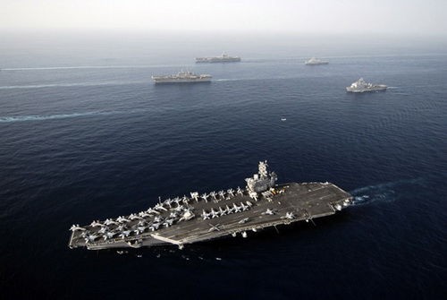 Cụm chiến đấu tàu sân bay Nimitz của Hải quân Mỹ. Cụm chiến đấu này đã đến eo biển Đài Loan khi xảy ra cuộc khủng hoảng eo biển Đài Loan năm 1996.