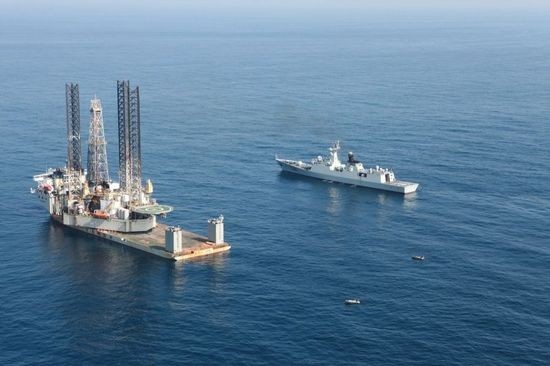 Hải quân Trung Quốc tiến hành hộ tống ở vịnh Aden để bảo vệ an toàn cho tàu thương mại của họ.