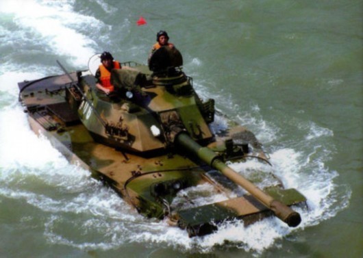 Lính thủy đánh bộ Trung Quốc đã trang bị hàng loạt xe tăng lội nước 63A.
