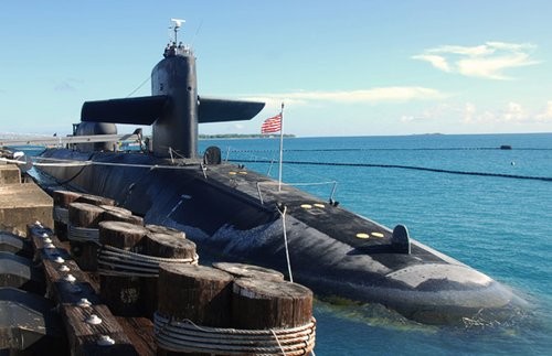 Tàu ngầm hạt nhân USS Florida SSGN728 tại căn cứ Diego Garcia của quân Mỹ.