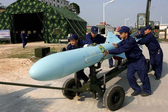 Tên lửa chống hạm C-803 Trung Quốc.