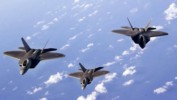 Mỹ hiện bố trí 12 máy bay chiến đấu tàng hình F-22 ở Okinawa, Nhật Bản.