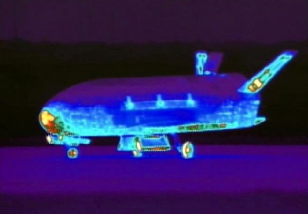 Tàu vũ trụ X-37B của Mỹ.