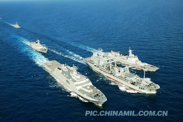 Biên đội hỗn hợp Hạm đội Nam Hải tiến hành cơ động tầm xa và huấn luyện tác chiến.
