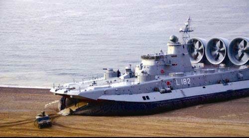 Ukraina đang chế tạo 4 tàu đổ bộ đệm khí Zubr cho Trung Quốc.