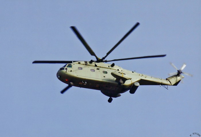 Máy bay trực thăng cảnh báo sớm Z-8 phiên bản hải quân do Trung Quốc tự chế tạo.