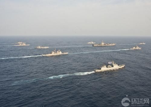 Hải quân ba nước Mỹ-Nhật-Hàn tổ chức diễn tập quân sự liên hợp trên biển Hoa Đông.