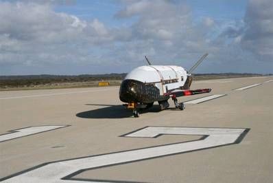 Tàu vũ trụ X-37B của hãng Boeing Mỹ.