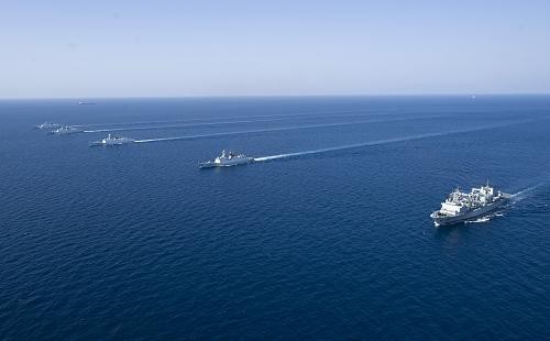 Biên đội tàu chiến Trung Quốc hộ tống ở vịnh Aden (Ấn Độ Dương).