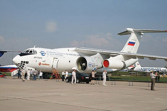 Máy bay vận tải IL-76 Nga