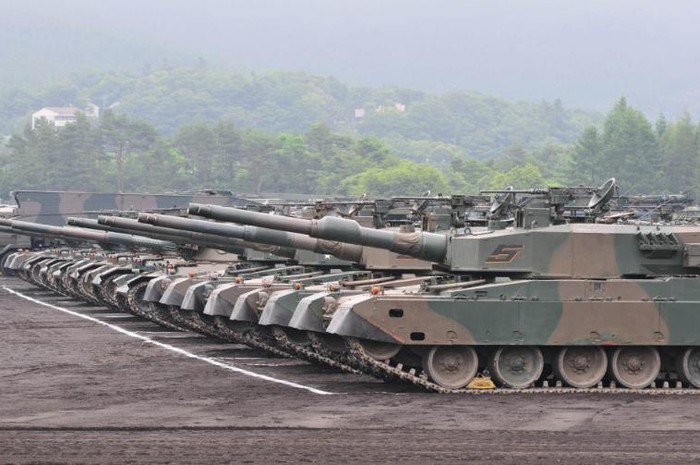 Cụm xe tăng chiến đấu Type 90 do Nhật Bản sản xuất.