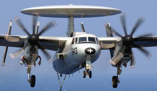 Nhật sở hữu máy bay cảnh báo sớm E-2 Hawkeye do Mỹ chế tạo.