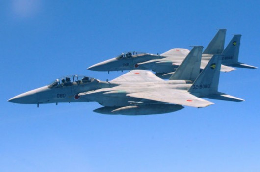 Máy bay chiến đấu F-15J và F-15DJ của Nhật Bản, do Mỹ chế tạo.