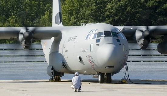 Ấn Độ là nước nhập khẩu vũ khí tiên tiến lớn nhất thế giới. Trong hình là máy bay vận tải chiến thuật C-130 của Không quân Ấn Độ, mua của Mỹ.