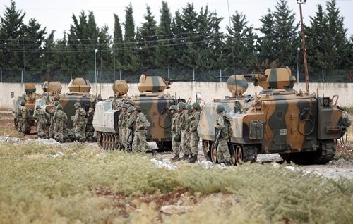 Quân đội Thổ Nhĩ Kỳ tập kết ở biên giới với Syria
