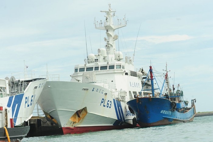 Tàu cá Trung Quốc bị tàu tuần tra Nhật Bản khống chế ngày 9/9/2012.
