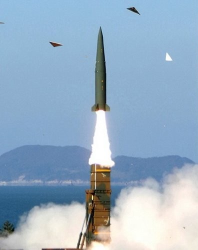 Tên lửa đạn đạo tầm ngắn Hyunmoo-2 của Hàn Quốc, tầm phóng 300 km.