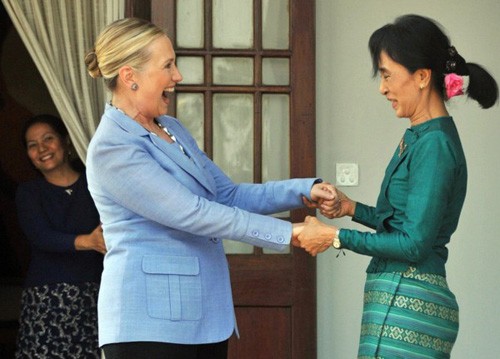 Tháng 12/2011, Ngoại trưởng Mỹ Hillary Clinton thăm Myanmar.
