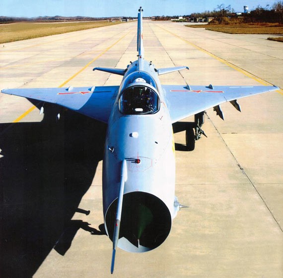 Phiên bản tiên tiến nhất của máy bay chiến đấu dòng J-7 của Trung Quốc là J-7G. J-7G được sản xuất trong thời gian từ năm 2004-2009. Trung Quốc hiện là nước trang bị lớn nhất máy bay chiến đấu dòng J-7. Trong 60 năm qua, Trung Quốc và Liên Xô cũ đã sản xuất hơn 10.000 máy bay chiến đấu dòng MiG-21 và J-7.