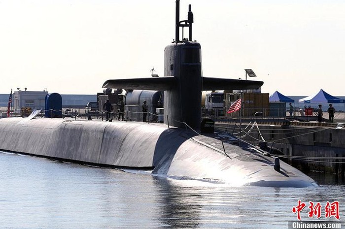 Tàu ngầm hạt nhân chiến lược lớp Ohio (SSGN-726) của Hải quân Mỹ tại cảng Busan, Bộ Tự lệnh Tác chiến Hải quân Hàn Quốc.