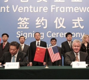 Trung Quốc đẩy mạnh liên doanh, mua lại hãng hàng không của Mỹ. Đây là lễ ký kết hợp đồng giữa hãng General Electric Mỹ (nhà cung cấp lớn nhất về động cơ máy bay và công nghệ hàng không) và Tập đoàn Công nghiệp Hàng không Trung Quốc (AVIC)