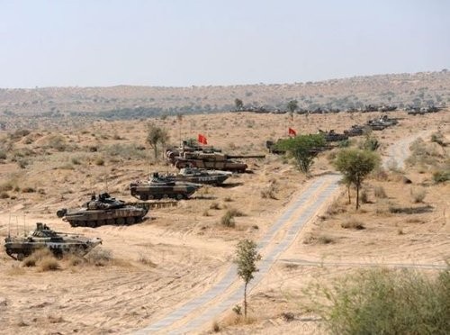 Cuối năm 2011, Lục quân Ấn Độ diễn tập ở biên giới Ấn Độ-Pakistan kiểm tra sách lược ứng phó cùng lúc với cả Trung Quốc và Pakistan khi xảy ra xung đột.