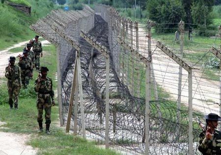 Quân đội Ấn Độ tuần tra ở biên giới