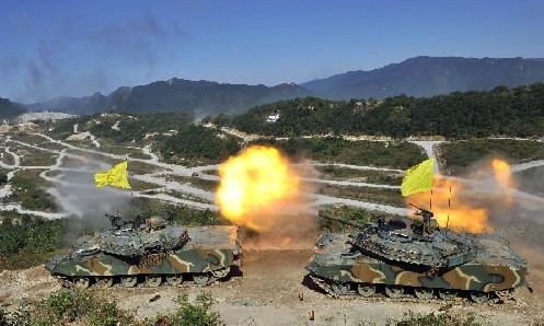 Xe tăng K-1 Hàn Quốc trong một cuộc diễn tập quân sự liên hợp với Mỹ