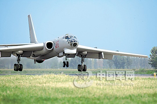 Máy bay ném bom H-6H Không quân Trung Quốc