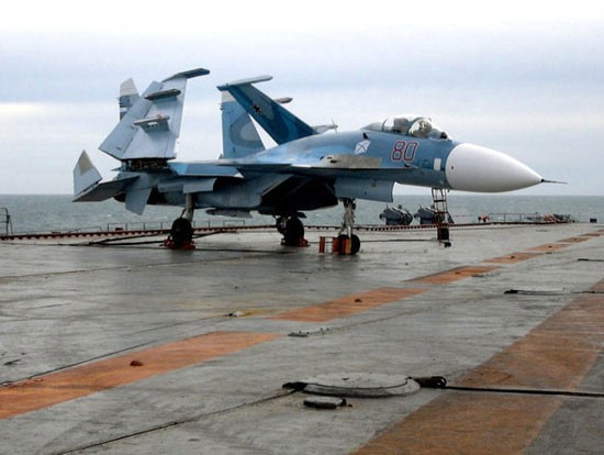 Trước đây, Trung Quốc muốn mua máy bay chiến đấu hải quân Su-33 của Nga, nhưng bị từ chối do số lượng mua quá ít