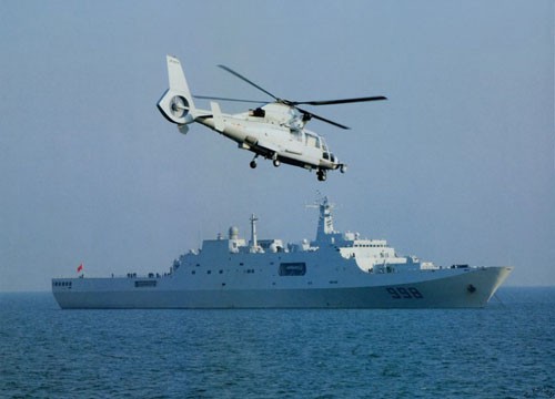 Tàu vận tải đổ bộ Côn Luân Sơn trang bị máy bay trực thăng