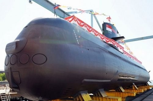 Tàu ngầm RSS Archer của trung đội 171, thuộc Bộ Tư lệnh hạm đội Hải quân Singapore. Singapore mua 2 chiếc loại này của Thụy Điển