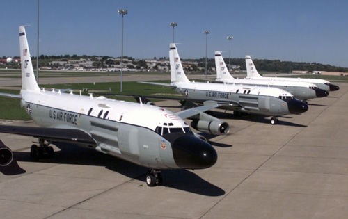 Máy bay trinh sát điện tử RC-135 (máy bay cảnh báo sớm) quân Mỹ