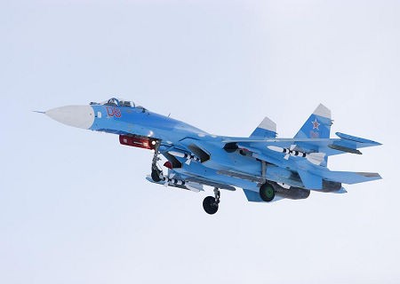 Máy bay chiến đấu J-11 Trung Quốc (trên) là bản sao của máy bay chiến đấu Su-27 Nga (dưới).