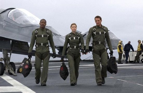Bộ phim "Phi hành tuyệt mật" (Stealth) Mỹ từng đưa ra một loạt công nghệ máy bay thế hệ thứ sáu tiên tiến.