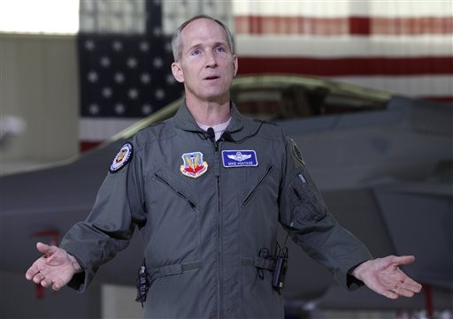 Thượng tướng Mike Hostage, Tư lệnh Bộ Tư lệnh tác chiến đường không - Không quân Mỹ.