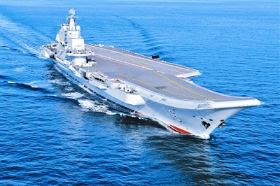 Trung Quốc tham vọng mở rộng không gian sinh tồn và phát triển bằng cách vươn mạnh ra biển, chủ trương xây dựng "cường quốc biển". Trong hình là tàu sân bay Liêu Ninh của Hải quân Trung Quốc.