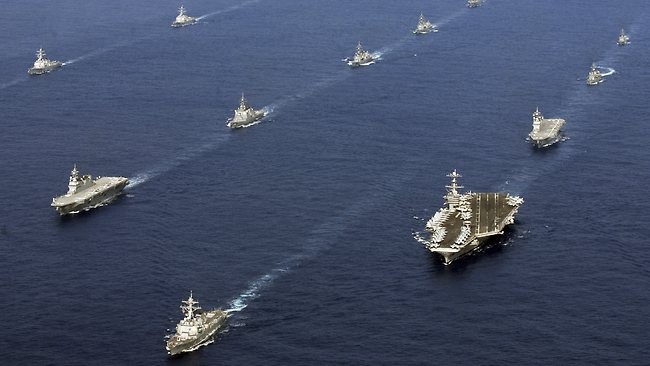 Mỹ sẽ đưa 60% đội tàu hải quân đến Thái Bình Dương vào năm 2020. Mỹ-Nhật thường xuyên tiến hành diễn tập liên hợp nhằm tăng cường khả năng tác chiến liên hợp. Trong hình là Mỹ-Nhật diễn tập quân sự liên hợp trên biển Hoa Đông.