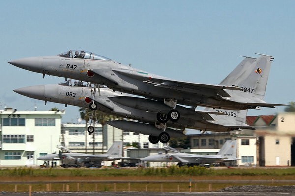 Nhật Bản tiếp tục điều máy bay chiến đấu F-15 cản đường máy bay hải giám Trung Quốc xâm phạm không phận đảo Senkaku.