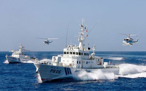 Biên đội tàu tuần tra và máy bay trực thăng của Lực lượng bảo vệ bờ biển Nhật Bản