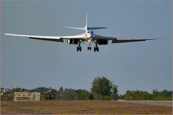 Máy bay ném bom chiến lược siêu âm Tu-160 hiện có của Không quân Nga.
