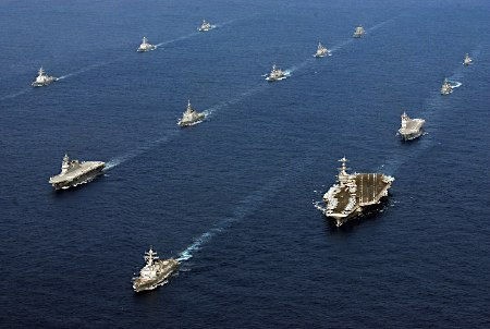 Tàu sân bay USS George Washington tham gia diễn tập quân sự liên hợp "Keen Sword" với Nhật Bản tại Kyushu và Okinawa ngày 5-16/11/2012.