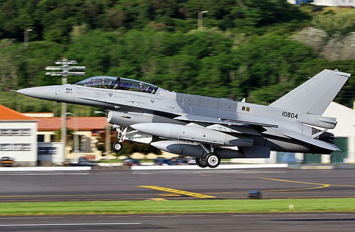 Máy bay chiến đấu F-16D, Pakistan tiếp nhận từ Mỹ năm 2011.
