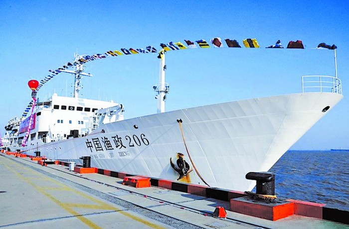Các lực lượng chấp pháp trên biển của Trung Quốc như Ngư chính, Hải giám, Cảnh sát biển gần đây liên tiếp được biên chế tàu cỡ lớn, nhất là tiếp nhận các tàu chiến cũ của Hải quân nước này. Trong hình là tàu Ngư chính 206 có lượng giãn nước tới 5.800 tấn, vốn là tàu chiến cũ.